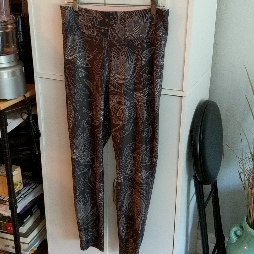 Spalding brown and pale pink ankle leggings